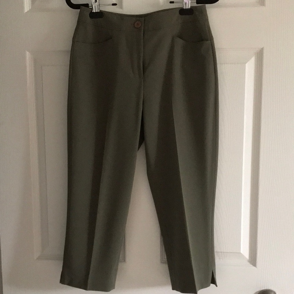 Cleo Capris Olive Green Lightweight Capris / Pedal Pushers / Crops; Size 2P